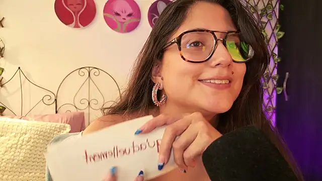 Snapshot of Avelyne chatting on 6, 3, 2026 Avelyne online show from 6, 3, 2026