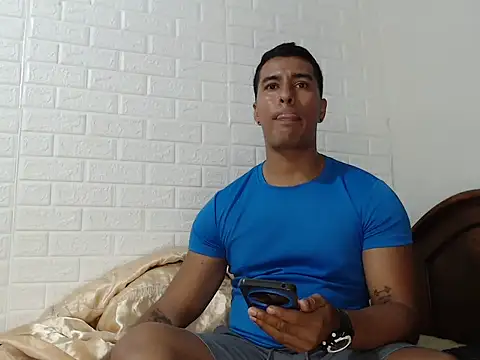 Snapshot of aaron_miller97 chatting on 15, 9, 2025 aaron miller97 online show from 15, 9, 2025