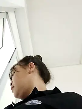 Lyly nuce online show from 9, 10, 2025