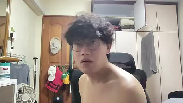 Passionatetwink2 online show from 19, 3, 2026