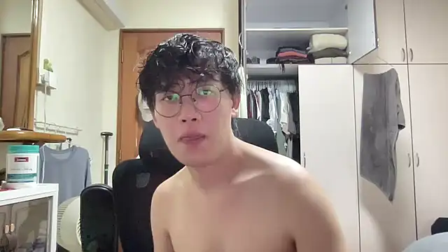 Passionatetwink2 online show from 12, 3, 2026