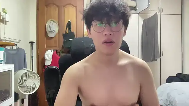 Passionatetwink2 online show from 13, 3, 2026