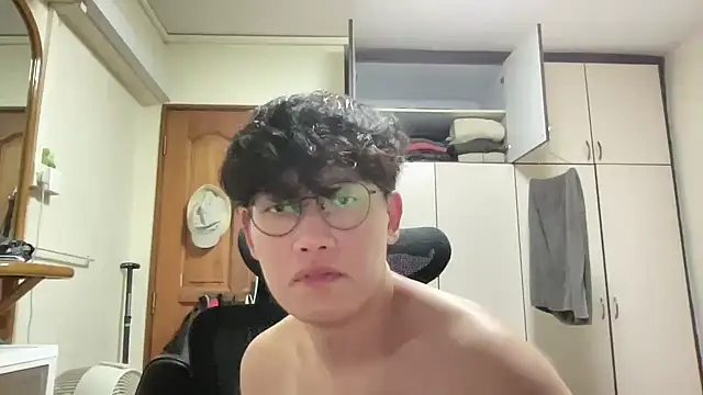 Passionatetwink2 online show from 10, 4, 2026