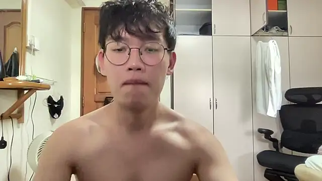 Passionatetwink2 online show from 5, 10, 2025