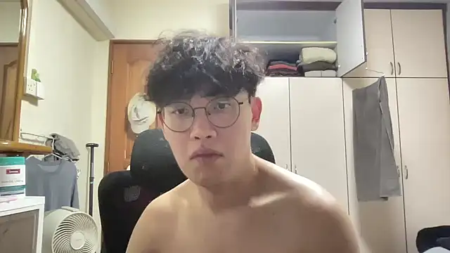 Passionatetwink2 online show from 23, 3, 2026