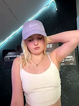DieBlondeHannah online show from 10, 9, 2025