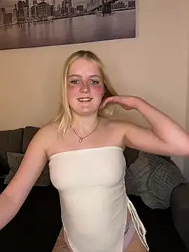 DieBlondeHannah online show from 7, 10, 2025