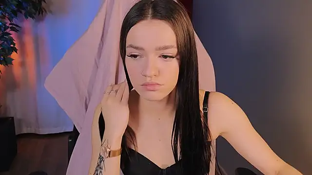 E l i z e  online show from 10, 10, 2025