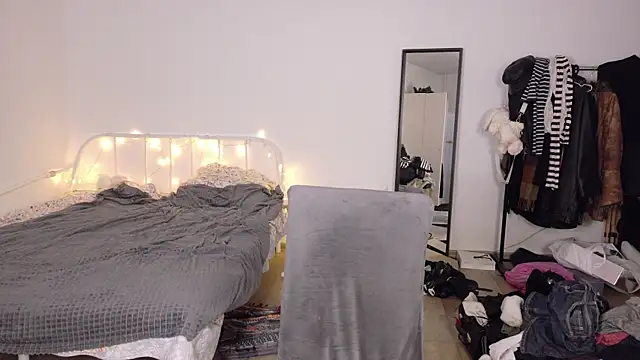 KikiMoor online show from 15, 4, 2026