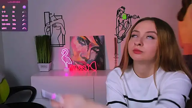 mila glow1 online show from 17, 10, 2025