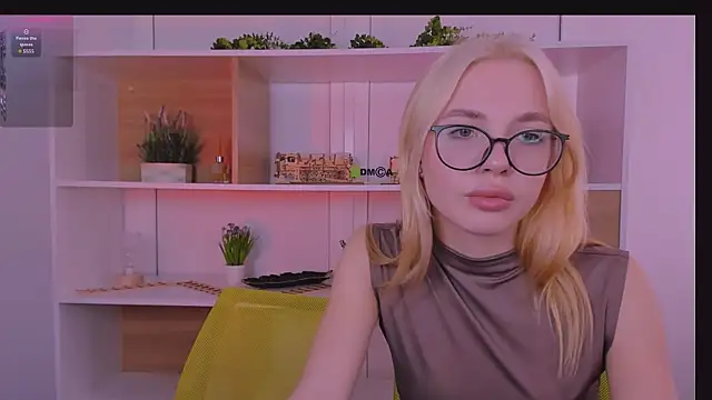 mila glow1 online show from 16, 10, 2025