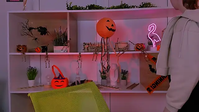 mila glow1 online show from 3, 11, 2025