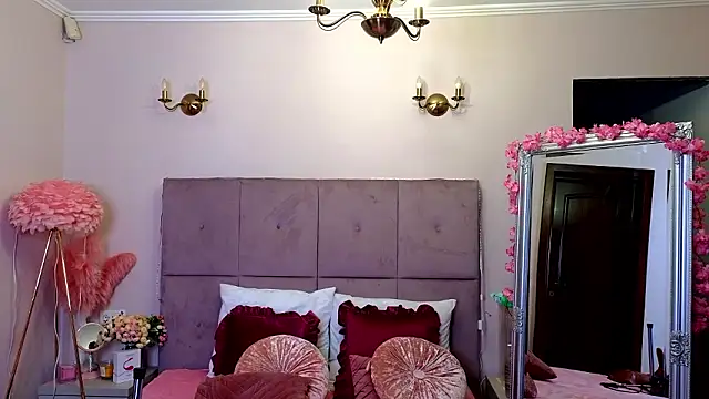 Nicole Bond online show from 1, 3, 2026