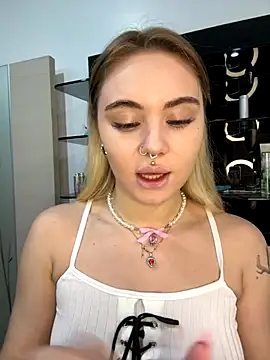 LunaMillie online show from 26, 10, 2025