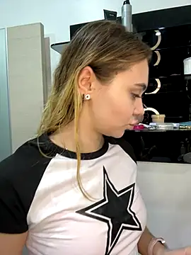 LunaMillie online show from 21, 10, 2025