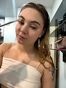 LunaMillie online show from 27, 10, 2025