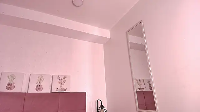 Snapshot of CamiilaGlow chatting on 24, 9, 2025 CamiilaGlow online show from 24, 9, 2025