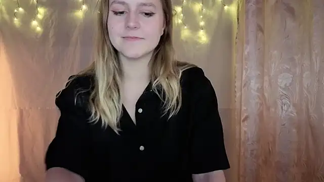 Snapshot of ShyMistery chatting on 6, 11, 2025 ShyMistery online show from 6, 11, 2025