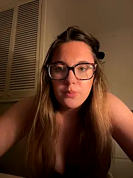 EmilyEast online show from 6, 10, 2025