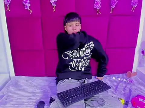 Snapshot of Bruno_Cruzz chatting on 24, 9, 2025 Bruno Cruzz online show from 24, 9, 2025
