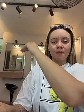 Sky Junne online show from 20, 4, 2026