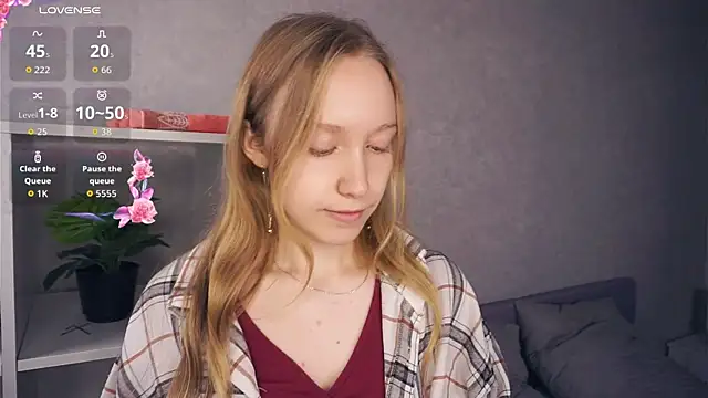 Snapshot of EarnestineGyllenband chatting on 7, 11, 2025 EarnestineGyllenband online show from 7, 11, 2025