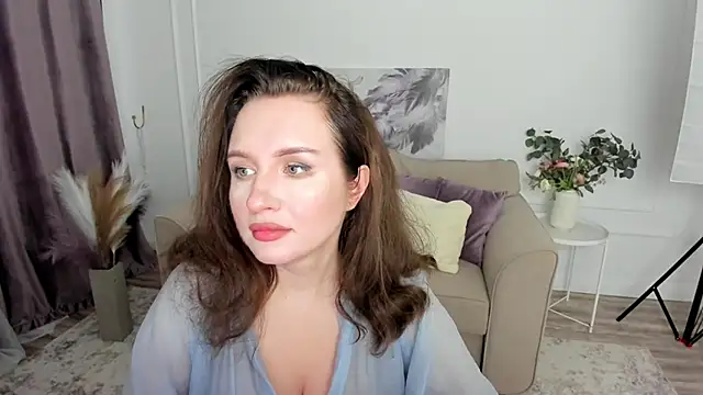 GlassOfLove online show from 5, 10, 2025