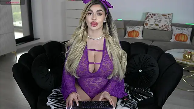 Snapshot of Ellyxxxelly chatting on 7, 11, 2025 Ellyxxxelly online show from 7, 11, 2025