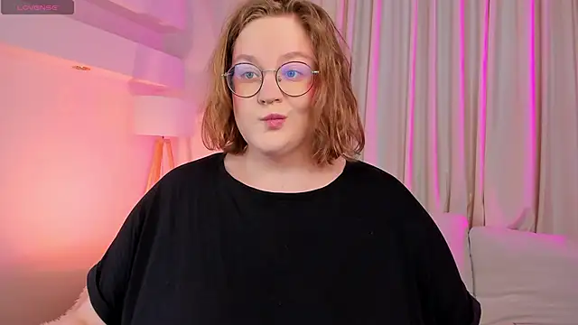 Snapshot of Alissa_S chatting on 6, 11, 2025 Alissa S online show from 6, 11, 2025