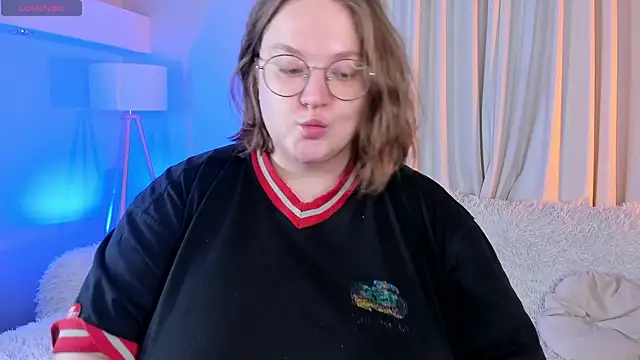 Snapshot of Alissa_S chatting on 8, 11, 2025 Alissa S online show from 8, 11, 2025