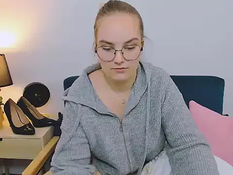 AliceCrazy69 online show from 17, 11, 2025