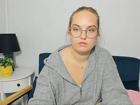 AliceCrazy69 online show from 30, 10, 2025