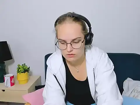 AliceCrazy69 online show from 5, 10, 2025
