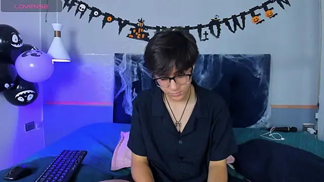 Tsuki Maru online show from 11, 10, 2025