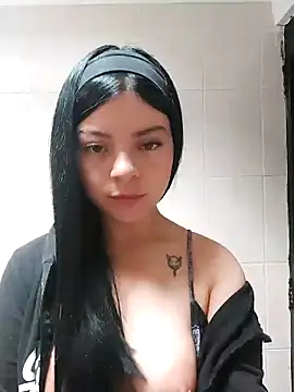 Snapshot of LunaJacobs chatting on 4, 5, 2026 LunaJacobs online show from 4, 5, 2026