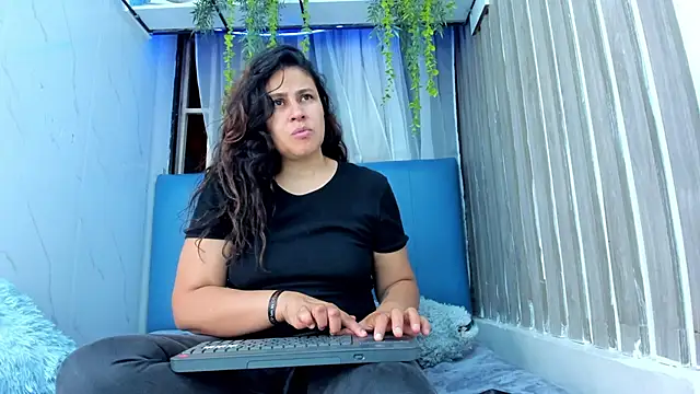 Jessybrownn online show from 13, 9, 2025