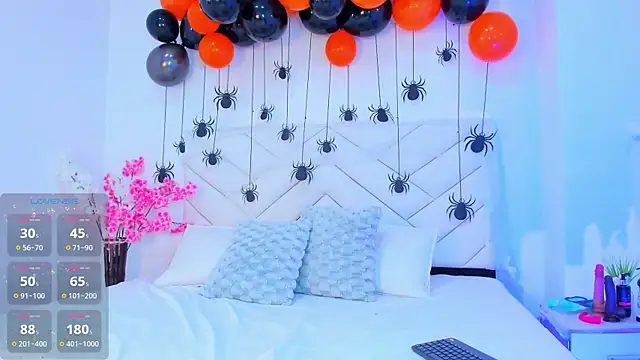 Snapshot of chloemonroe_ chatting on 21, 10, 2025 chloemonroe  online show from 21, 10, 2025