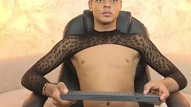 Valentino Thompson online show from 11, 9, 2025
