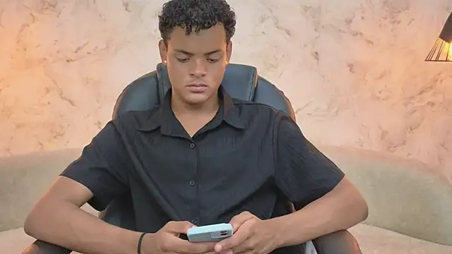 Valentino Thompson online show from 29, 9, 2025