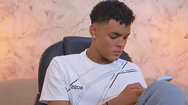 Valentino Thompson online show from 3, 10, 2025