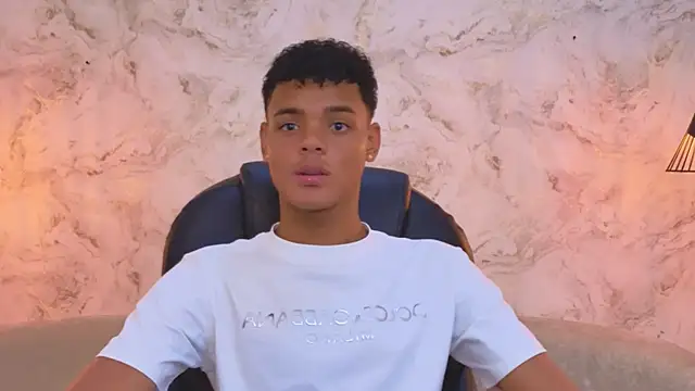 Valentino Thompson online show from 6, 10, 2025