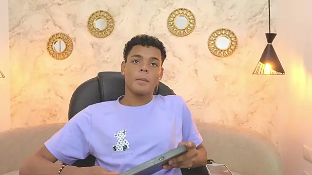 Valentino Thompson online show from 15, 9, 2025