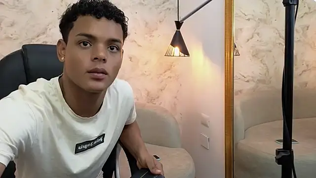 Valentino Thompson online show from 18, 9, 2025