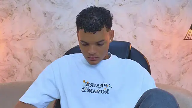 Valentino Thompson online show from 5, 10, 2025