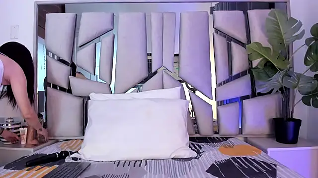  valeria saenz  online show from 3, 11, 2025