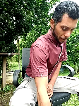 Snapshot of AlphaAlterX chatting on 12, 10, 2025 AlphaAlterX online show from 12, 10, 2025