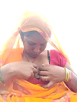 Snapshot of Hot_Seema83 chatting on 4, 11, 2025 Hot Seema83 online show from 4, 11, 2025