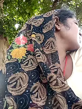 Snapshot of Hot_Seema83 chatting on 17, 10, 2025 Hot Seema83 online show from 17, 10, 2025