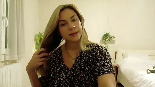 Snapshot of wonderalice31 chatting on 13, 10, 2025 wonderalice31 online show from 13, 10, 2025