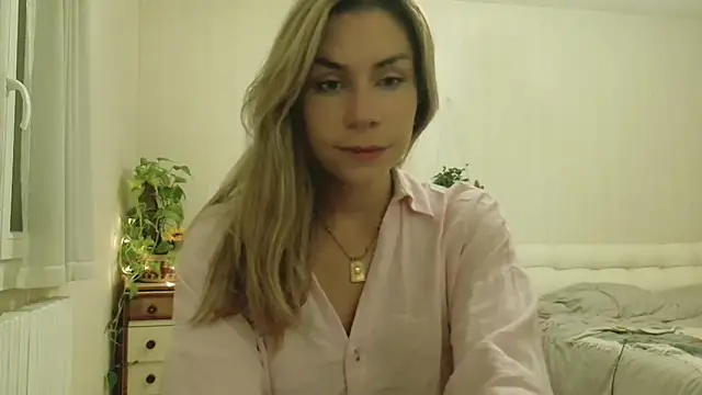 Snapshot of wonderalice31 chatting on 7, 10, 2025 wonderalice31 online show from 7, 10, 2025